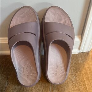 OOFOS Women's Sandals in Mauve